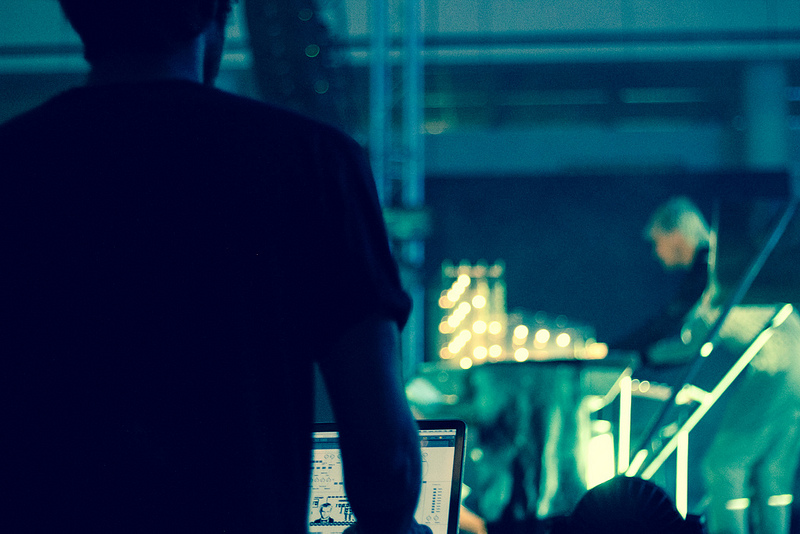 Jackson and his Computerband & de poppenspeler